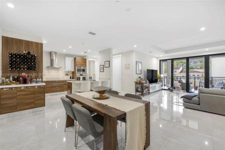 718 Valencia Ave 206, Coral Gables, Florida 33134, USA