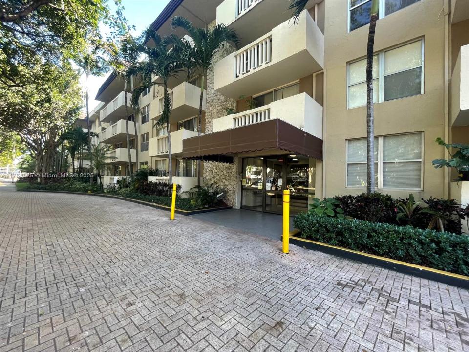 1800 Sans Souci Blvd 107, North Miami, Florida 33181, HOA KỲ