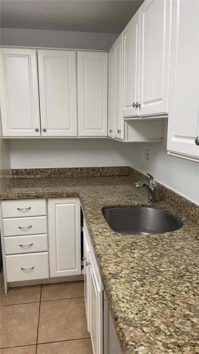 1800 Sans Souci Blvd 107, North Miami, Florida 33181, HOA KỲ