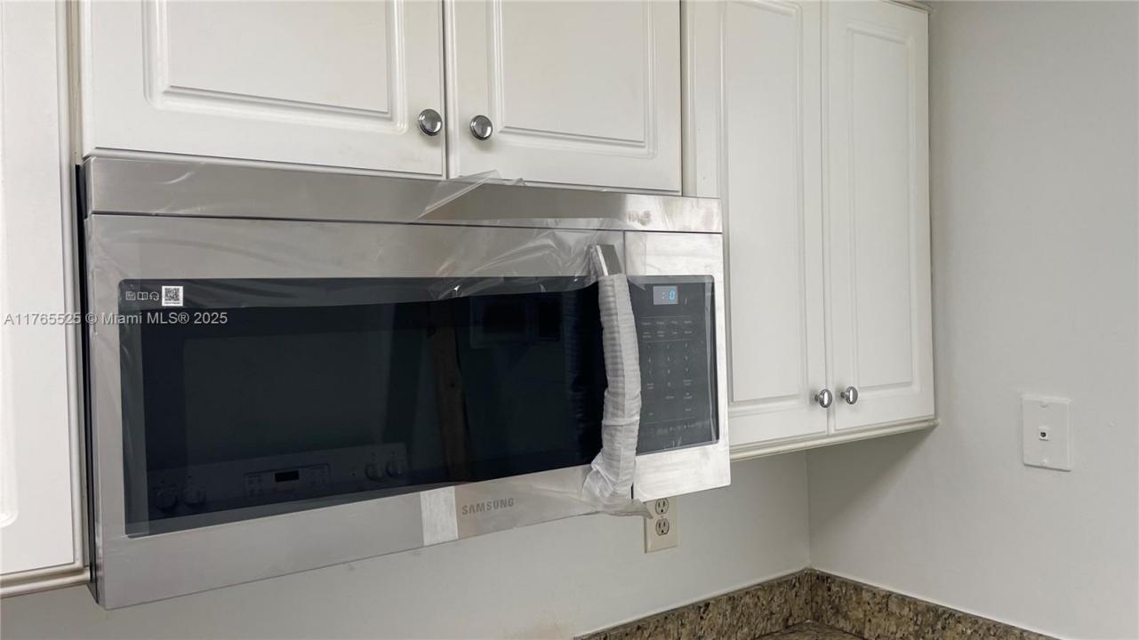 1800 Sans Souci Blvd 107, North Miami, Florida 33181, HOA KỲ
