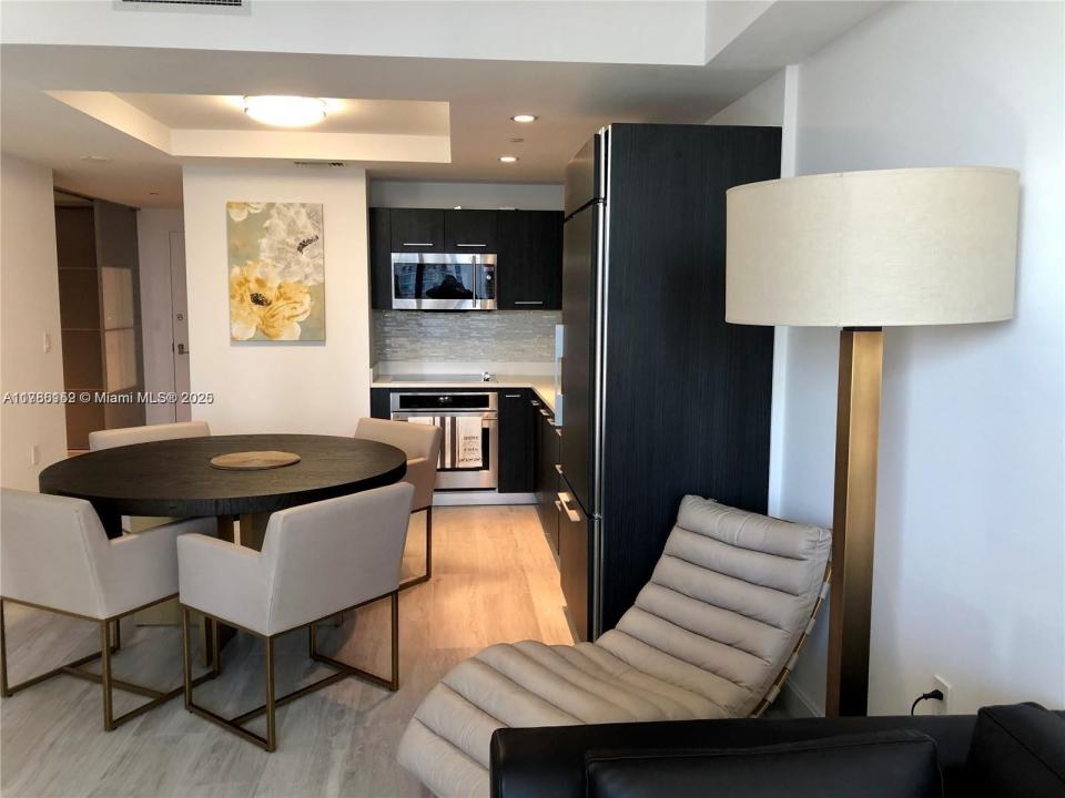 45 SW 9th St 2004, Miami, Флорида 33130, Соединенные Штаты
