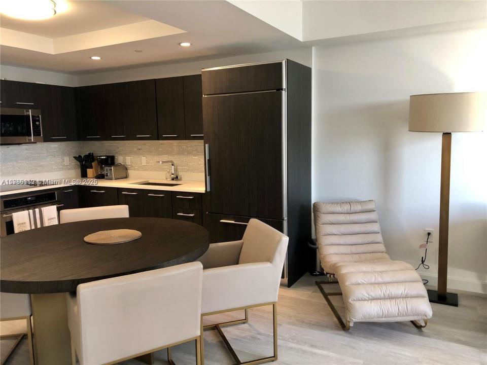 45 SW 9th St 2004, Miami, Флорида 33130, Соединенные Штаты
