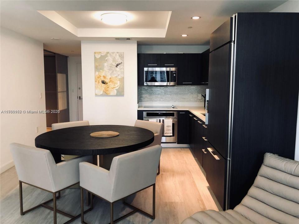 45 SW 9th St 2004, Miami, Флорида 33130, Соединенные Штаты