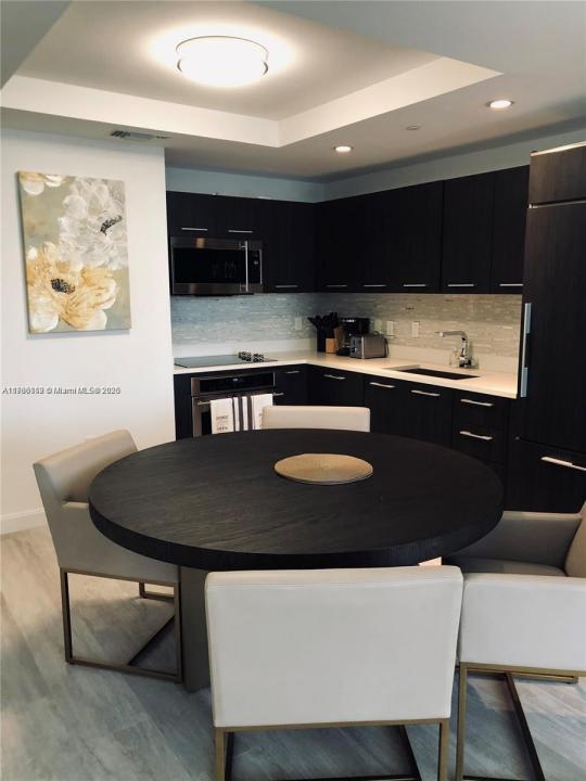 45 SW 9th St 2004, Miami, Флорида 33130, Соединенные Штаты
