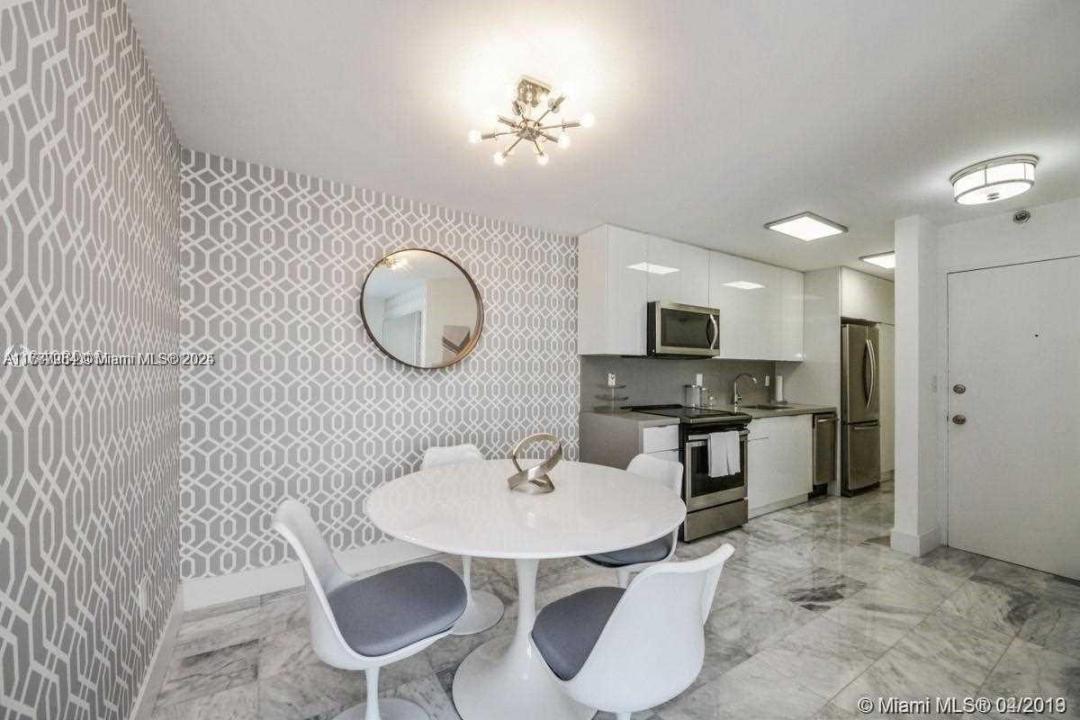 1255 Collins Ave 507, Miami Beach, Floryda 33139, USA