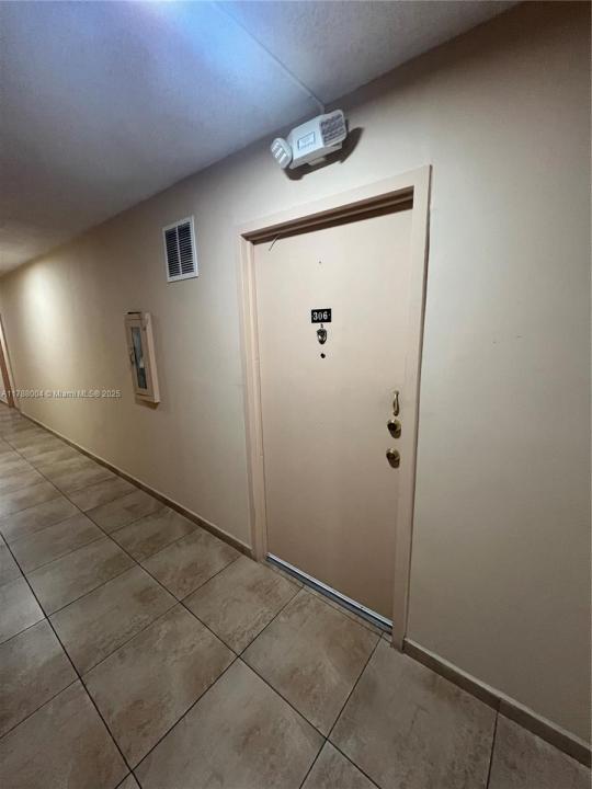 5280 NW 7th St 306, Miami, פלורידה 33126, ארצות הברית של אמריקה 
