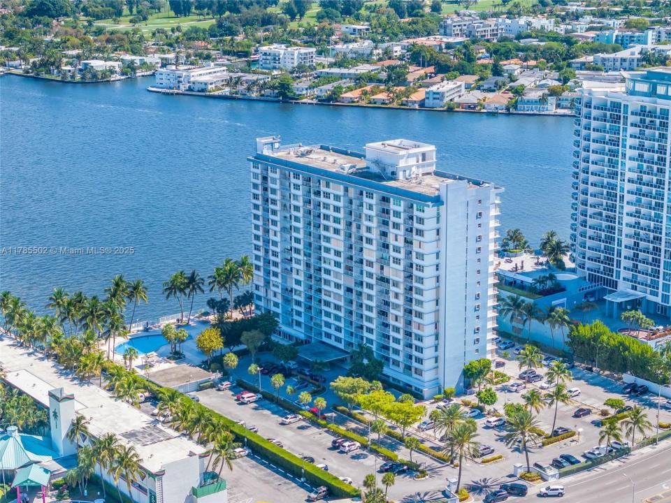 1865 79th St Cswy PHI, North Bay Village, Floride 33141, États-Unis