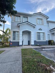 7353 NW 174th Ter 107, Hialeah, Florida 33015, USA