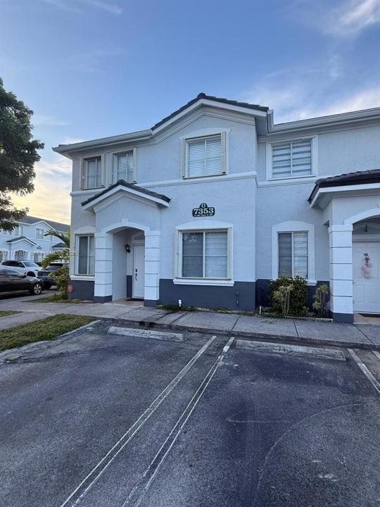 7353 NW 174th Ter 107, Hialeah, Flórida 33015, Estados Unidos