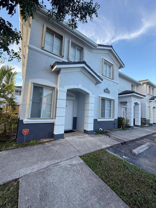 7353 NW 174th Ter 107, Hialeah, Flórida 33015, Estados Unidos