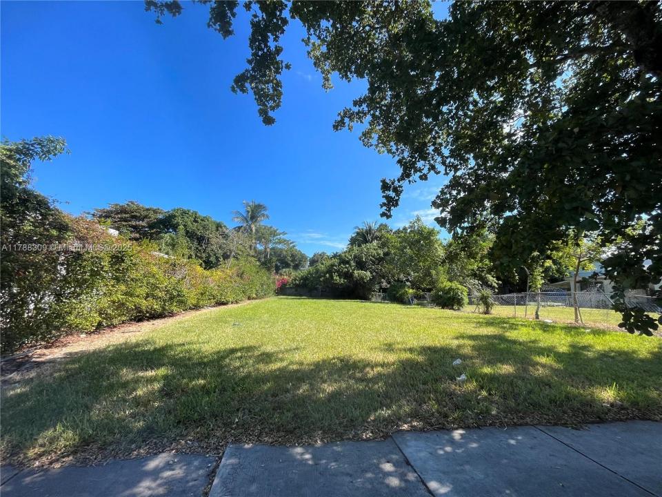 3049 NW 5th Ave, Miami, Floride 33127, États-Unis