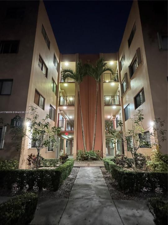 8730 SW 133rd Ave Rd 308, Miami, Florida 33183, USA
