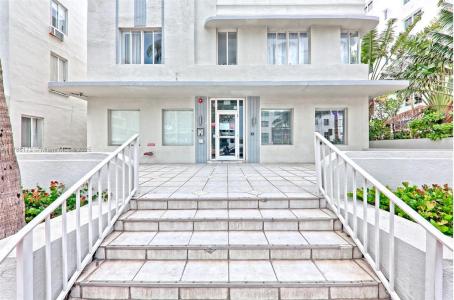 3710 Collins N-202, Miami Beach, Florida 33140, USA