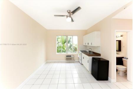 3710 Collins N-202, Miami Beach, Florida 33140, USA