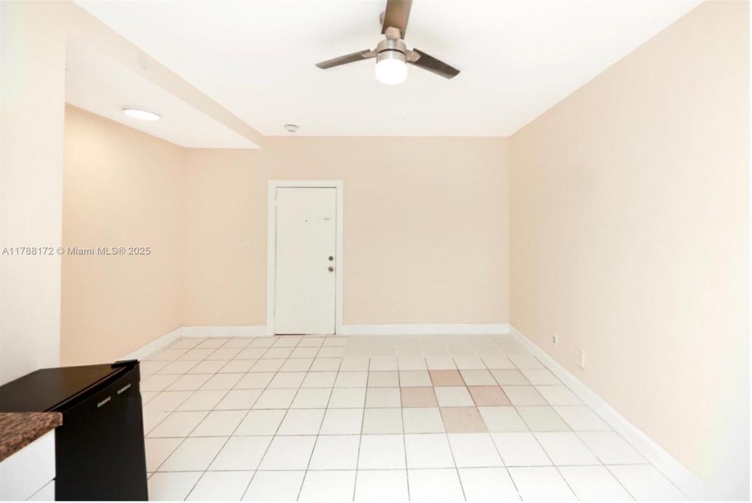3710 Collins N-202, Miami Beach, פלורידה 33140, ארצות הברית של אמריקה