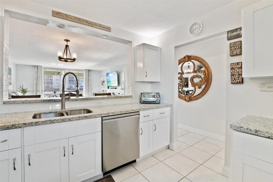1024 SE 4th Ave 102, Dania Beach, Flórida 33004, Estados Unidos