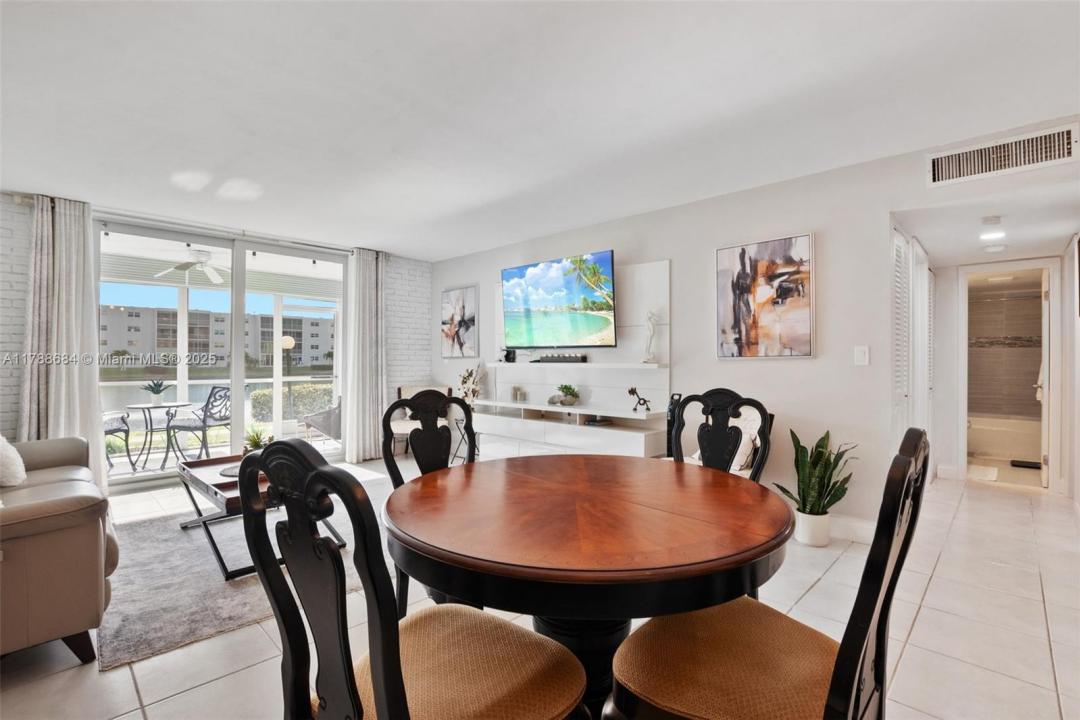 1024 SE 4th Ave 102, Dania Beach, Flórida 33004, Estados Unidos