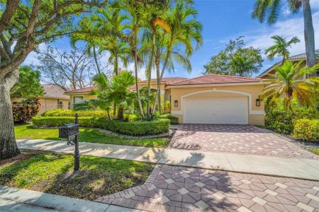 3739 Oak Ridge Cir, Weston, Florida 33331, USA