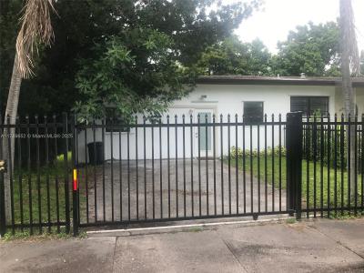 4295 SW 9th Ter 1, Miami, Florida 33134, USA