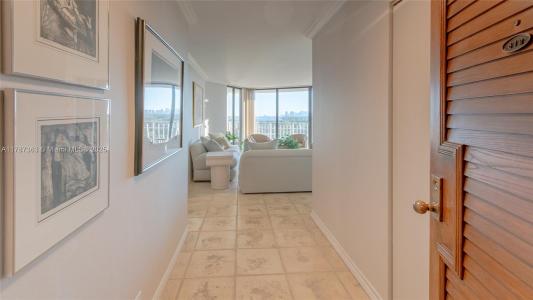 1000 Quayside Ter 812, Miami, Florida 33138, USA