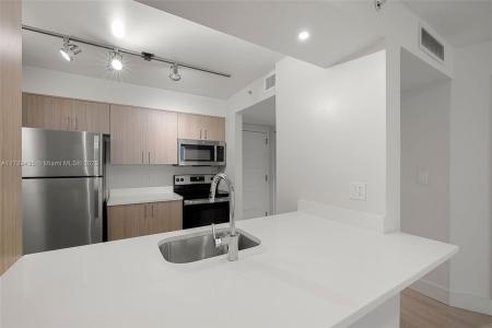 1756 N Bayshore Dr 16N, Miami, Florida 33132, USA