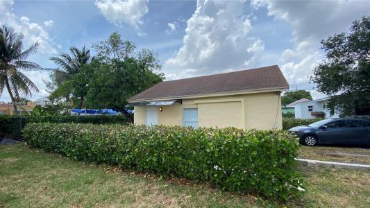 3058 NW 61st St, Miami, Florida 33142, USA