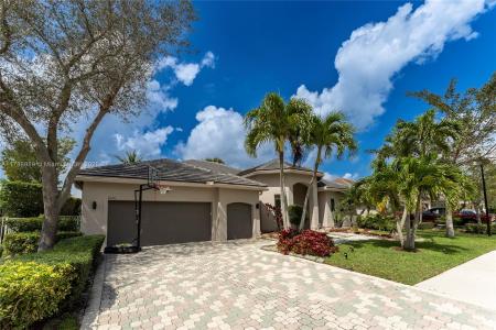 4021 E Lake Estates Dr, Davie, Florida 33328, USA