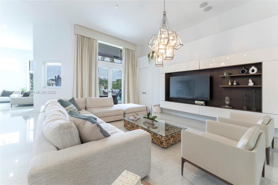 4021 E Lake Estates Dr, Davie, פלורידה 33328, ארצות הברית של אמריקה