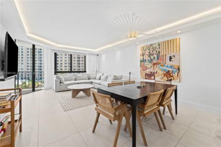 520 Brickell Key Dr A713, Miami, Florida 33131, USA
