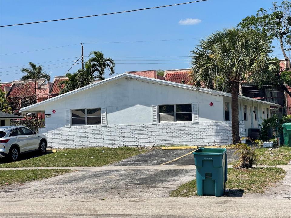 5631 NW 15th Street, Lauderhill, Florida 33313, USA