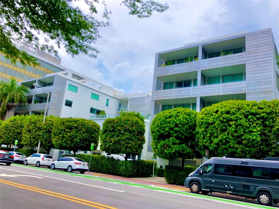 1700 Meridian Ave 303, Miami Beach, Florida 33139, USA