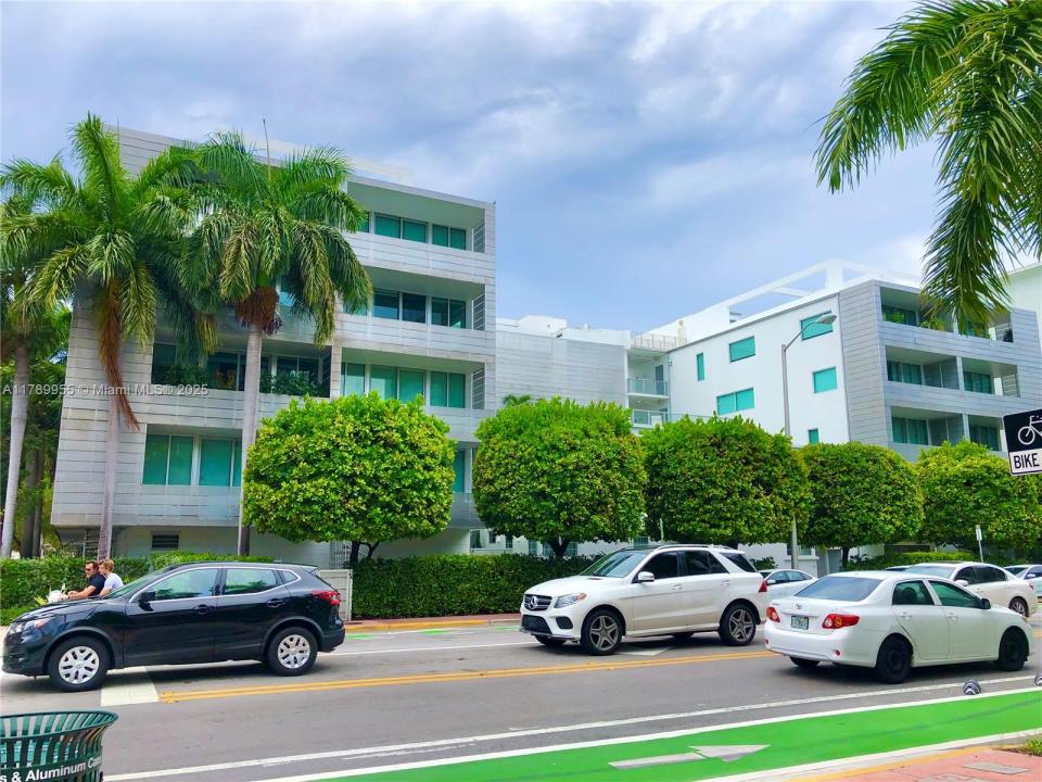 1700 Meridian Ave 303, Miami Beach, Florida 33139, USA