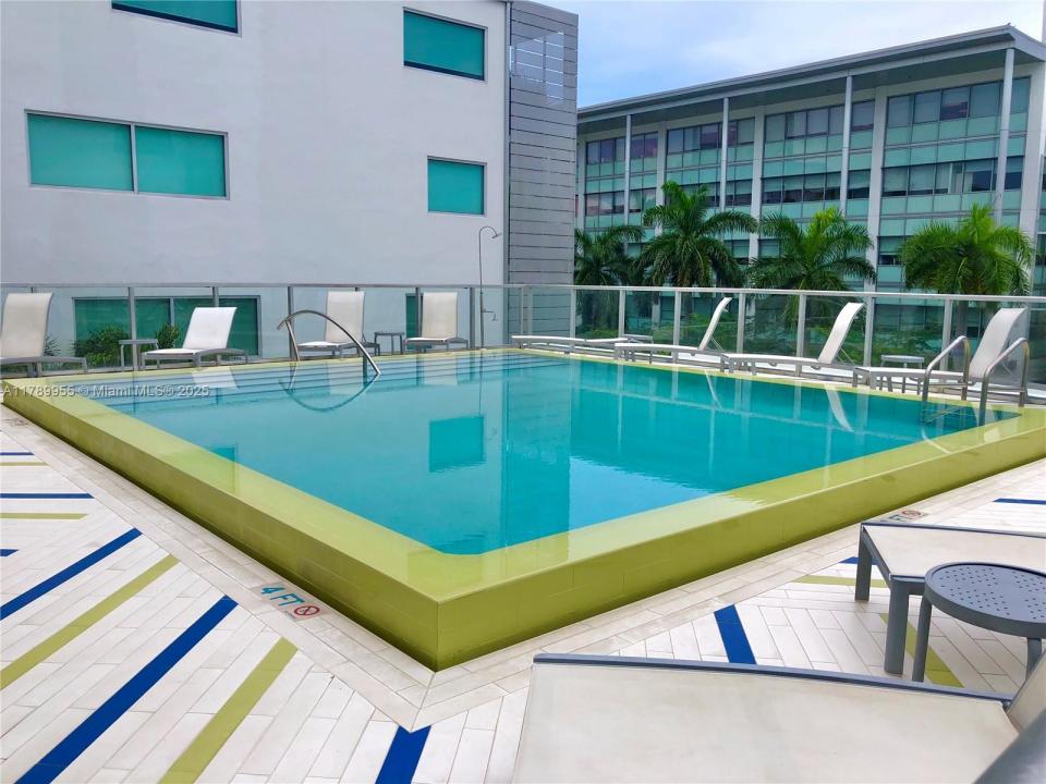 1700 Meridian Ave 303, Miami Beach, Florida 33139, USA