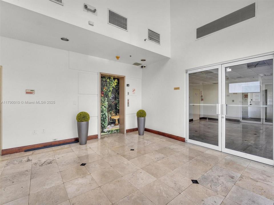 2701 NW 107th Ave, Doral, Florida 33172, Stati Uniti