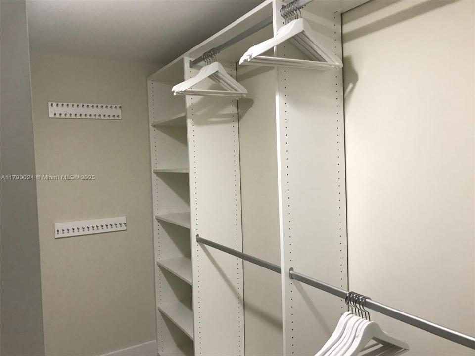 92 SW 3rd St 2302, Miami, Florida 33130, USA