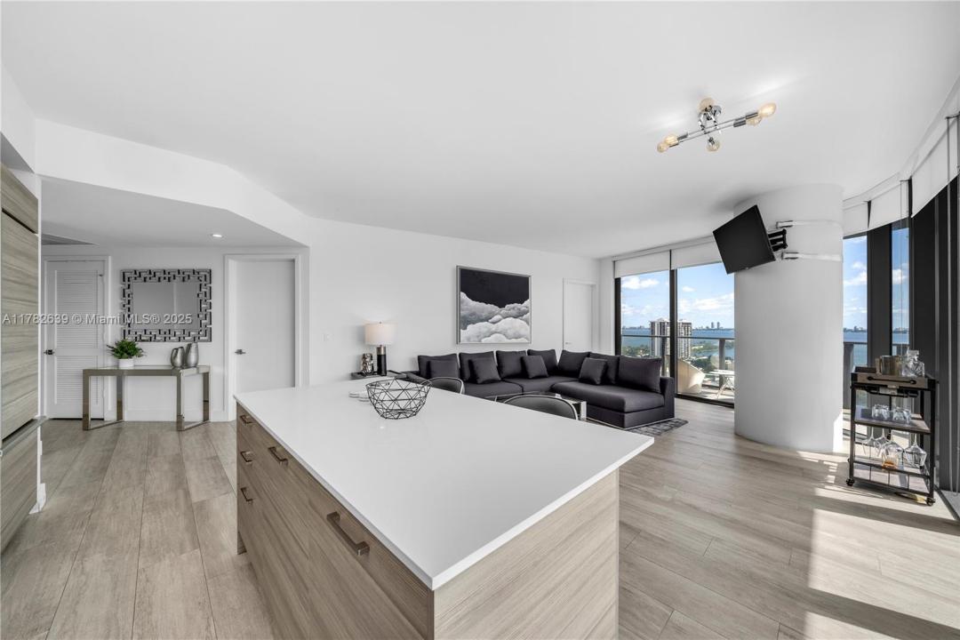121 NE 34th St 1704, Miami, Florida 33137