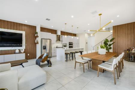 8156 NW 43rd St, Doral, Florida 33166, USA