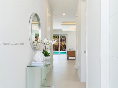 734 NE 14th Ave, Fort Lauderdale, Florida 33304, USA