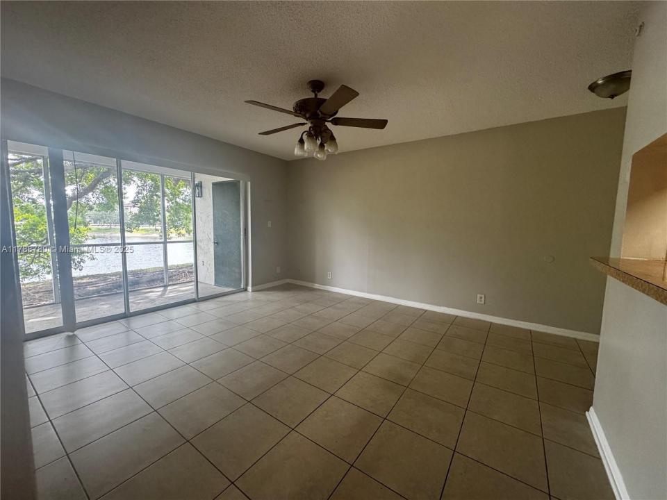 5672 Rock Island Rd 243, Tamarac, Florida 33319, Stati Uniti