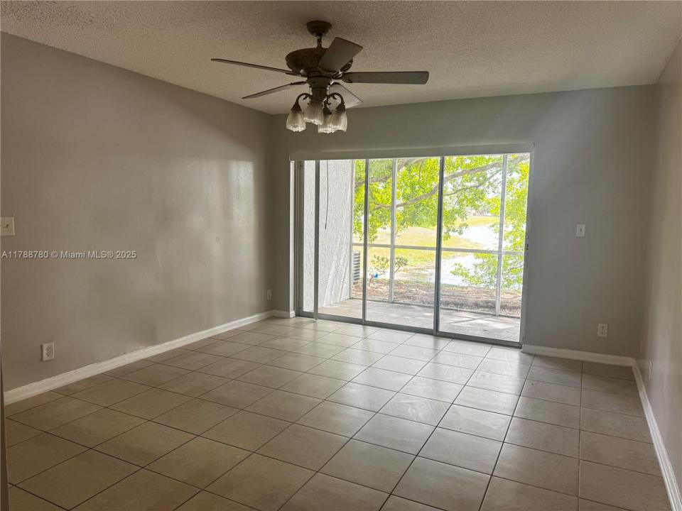 5672 Rock Island Rd 243, Tamarac, Florida 33319, Stati Uniti