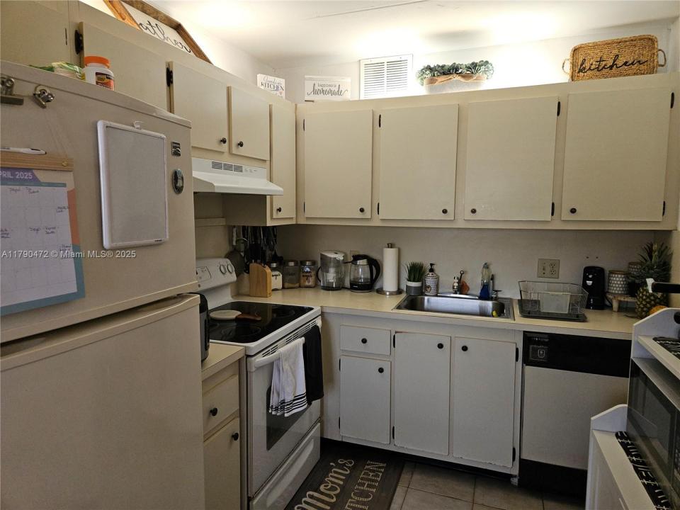 801 SW 133rd Ter 212K, Pembroke Pines, Flórida 33027, Estados Unidos