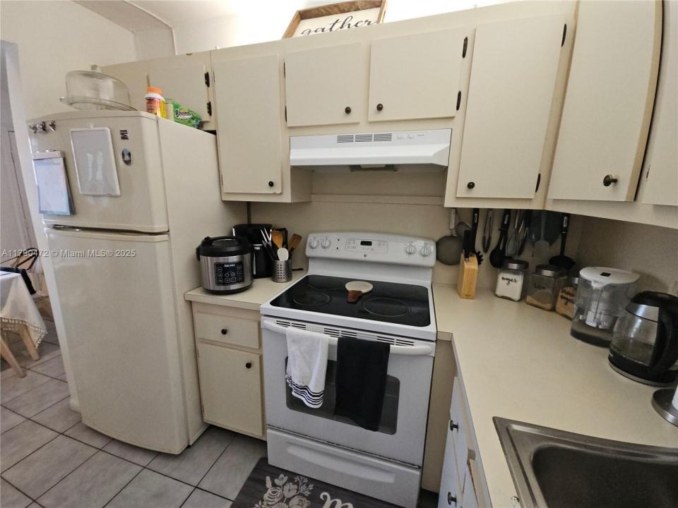 801 SW 133rd Ter 212K, Pembroke Pines, Flórida 33027, Estados Unidos