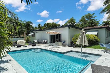 660 NE 121st St 660, Biscayne Park, Florida 33161