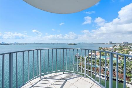 11930 N Bayshore Dr 1007, North Miami, Florida 33181, USA