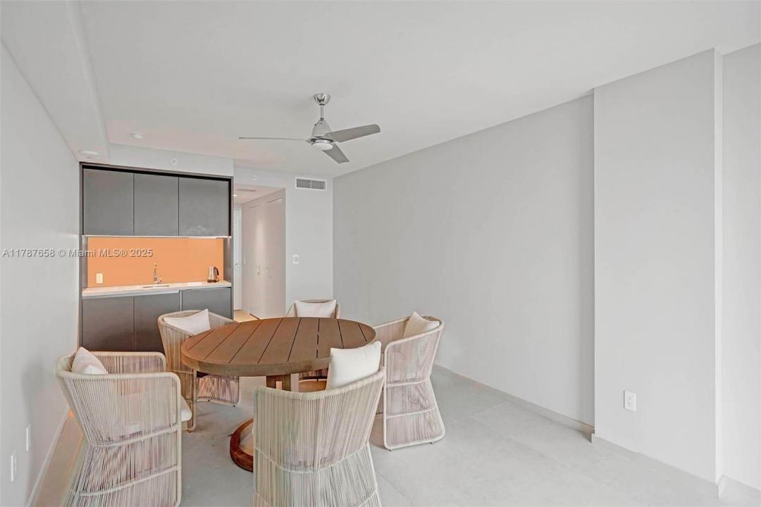 18975 Collins Ave Cabana # 8, Sunny Isles Beach, פלורידה 33160, ארצות הברית של אמריקה