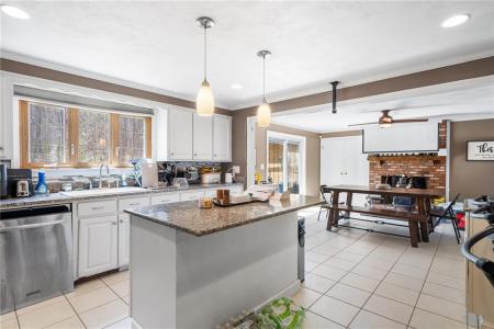 389 Douglas Pike, North Smithfield, Rhode Island 02896, HOA KỲ