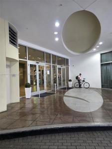 1750 N Bayshore Dr 1120, Miami, Florida 33132, USA