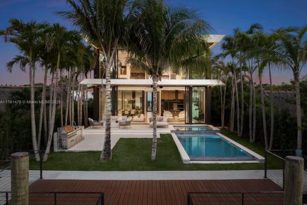 701 86th St ., Miami Beach, Florida 33141, USA