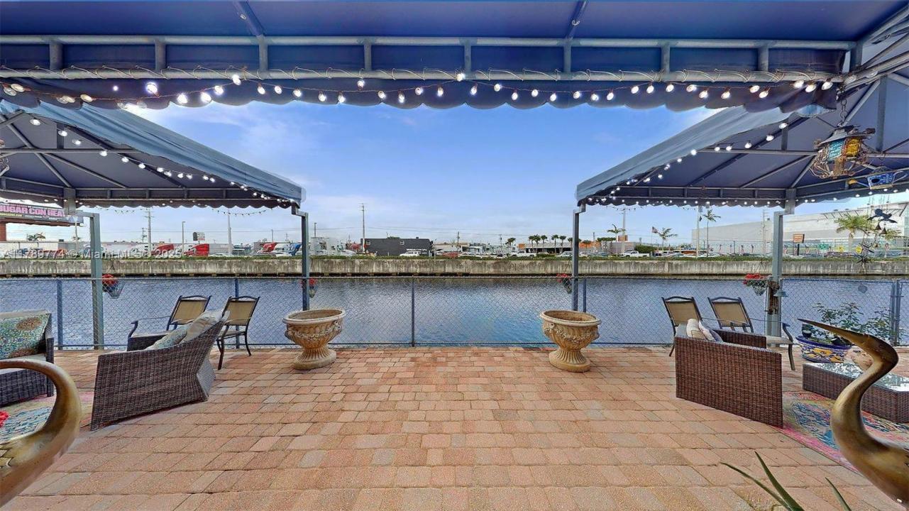 8357 NW South River Dr, Medley, Florida 33166, Estados Unidos