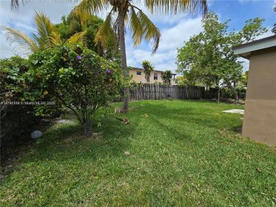724 SW 7th Ter 1-2, Hallandale Beach, Florida 33009, USA